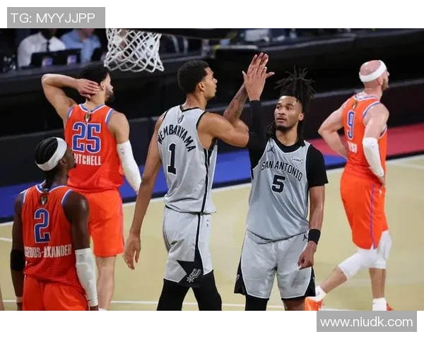 NBA官方更新社媒预热NBA杯决赛并配文：争冠日！