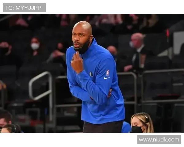 莫斯利:黄蜂16进攻篮板展现拼搏精神