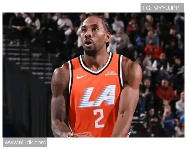 脚踝扭了也硬打残阵活塞！莱昂纳德极限救主，快船要冲前十！